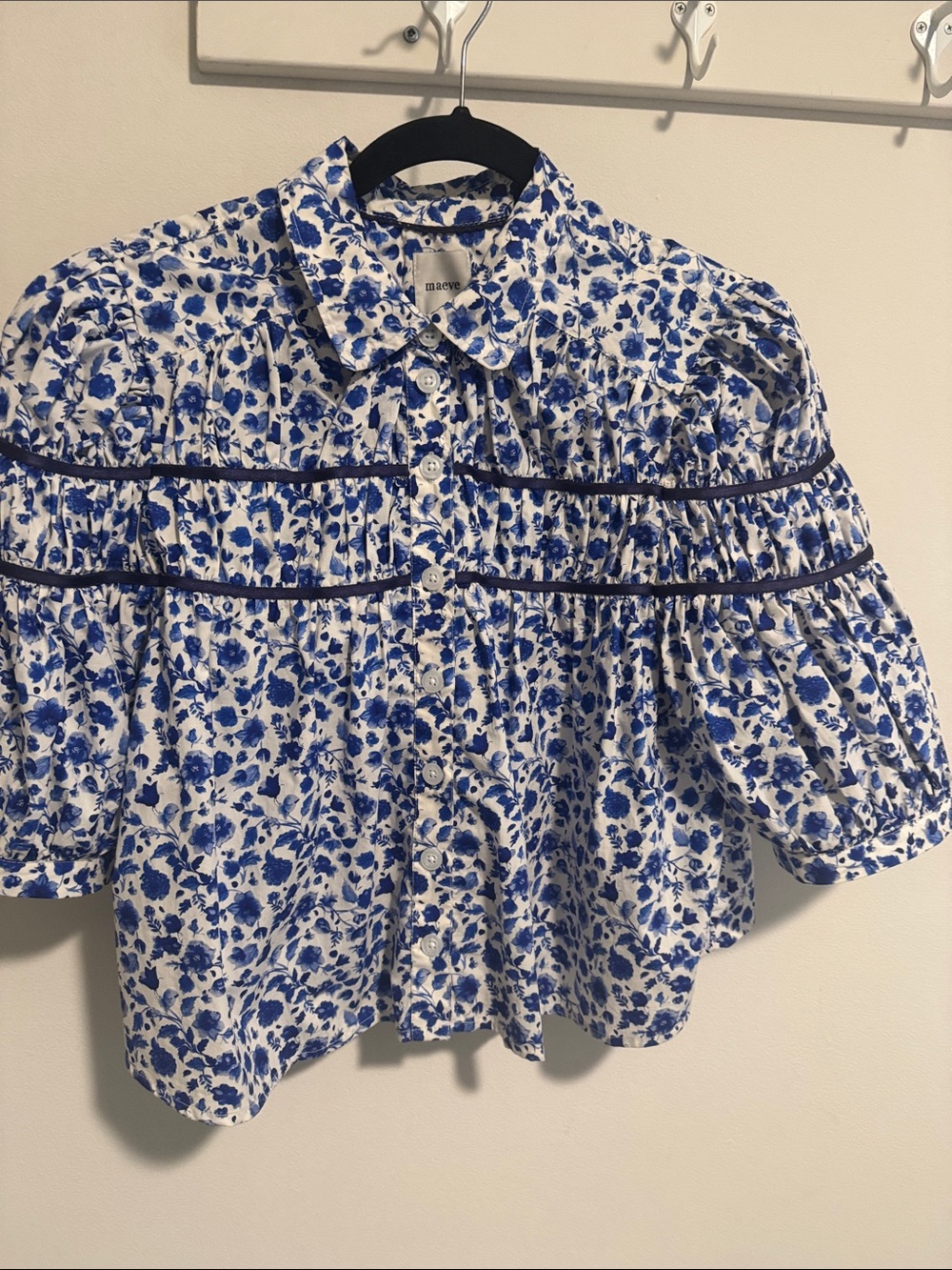 Maeve White and Blue Floral Puff-Sleeve Button-Down Shirt